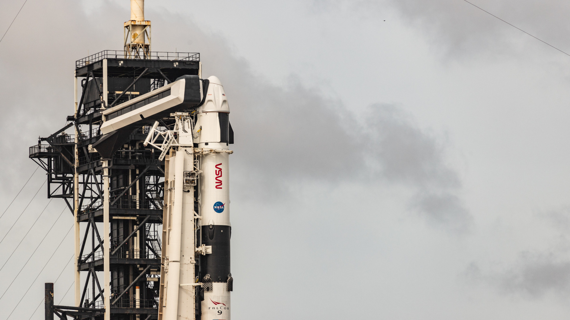 NASA e SpaceX explicam rachadura na Crew-8: "não era um risco"