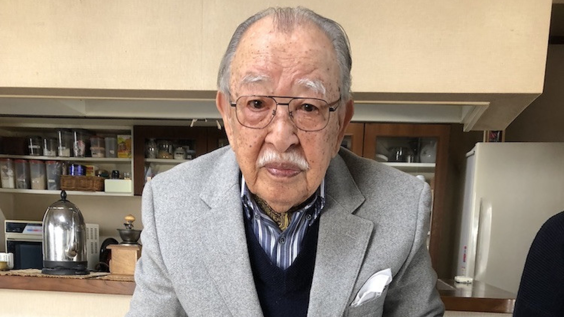 Morreu Shigeichi Negishi, inventor do karaokê, aos 100 anos