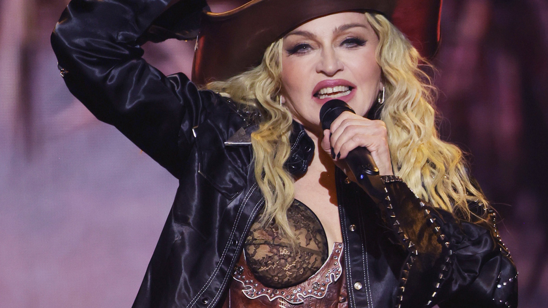 Madonna confirma show na praia de Copacabana, em maio, com a Celebration Tour
