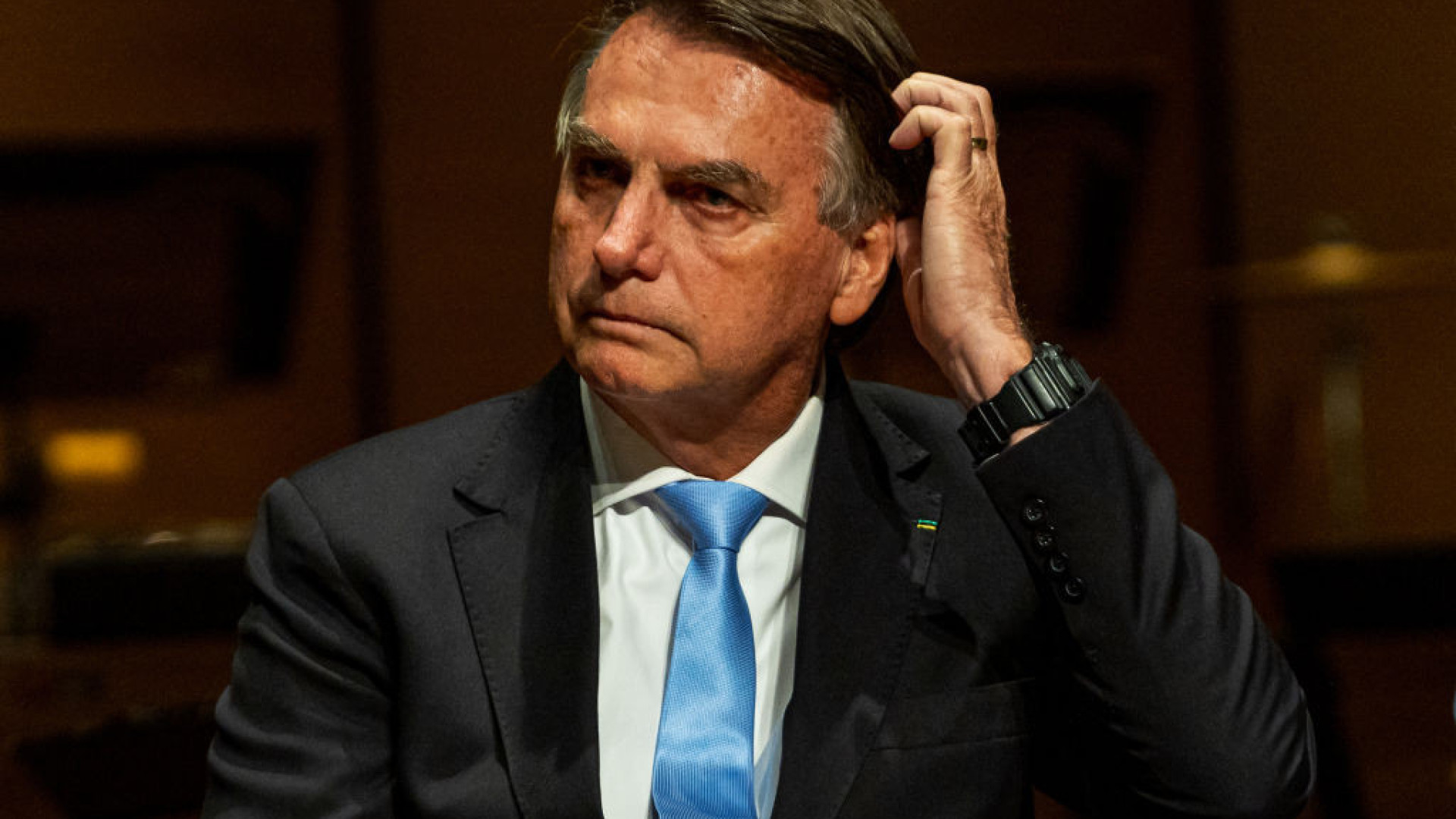 Bolsonaro, inelegível e na mira da PF, fala em passar por 2024 para chegar a 2026