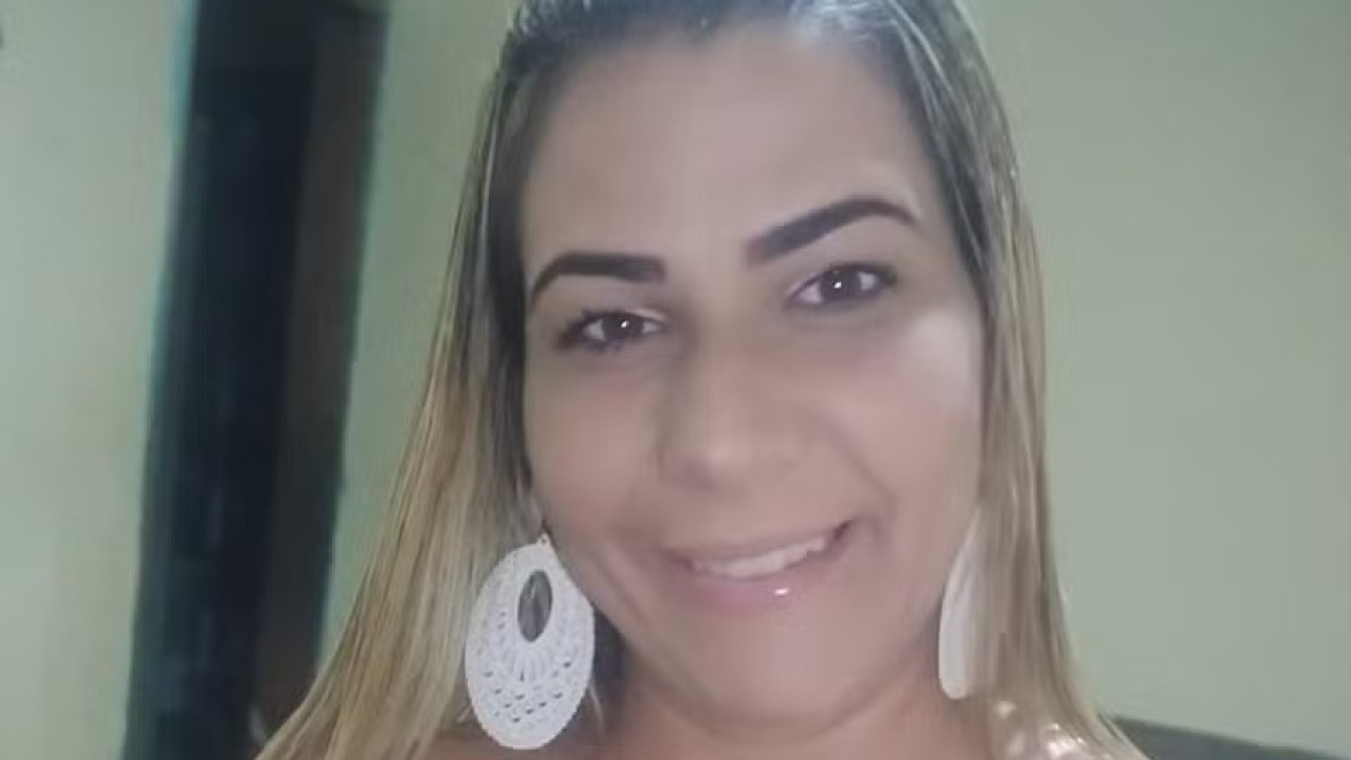  Mulher incendiada pelo ex-marido em estação de trem morre no Rio