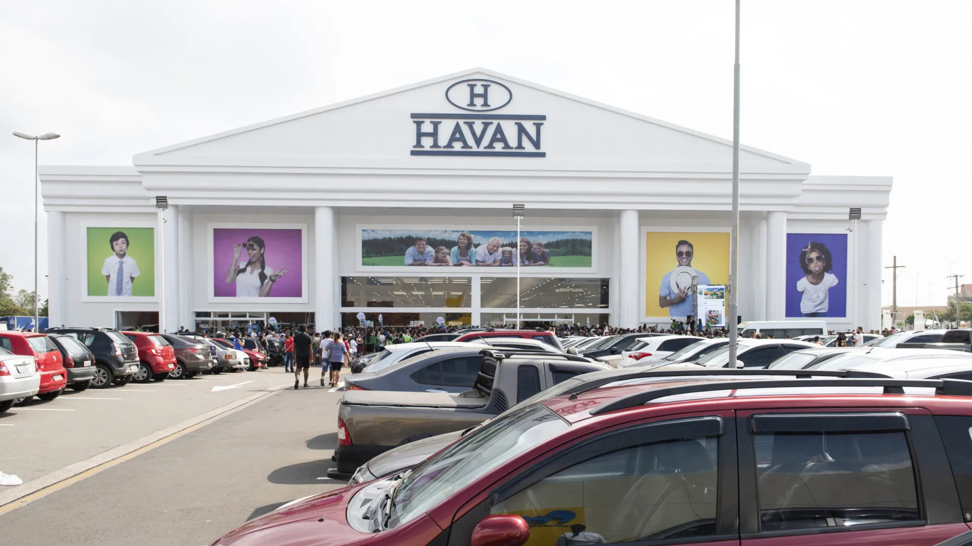 TST condena lojas Havan por racismo recreativo contra ex-funcionária
