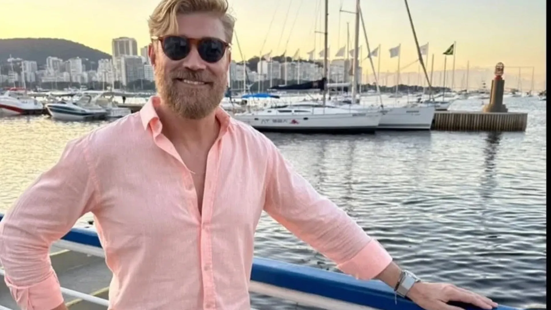 
                    Ator escreve carta de despedida e é socorrido às pressas
                