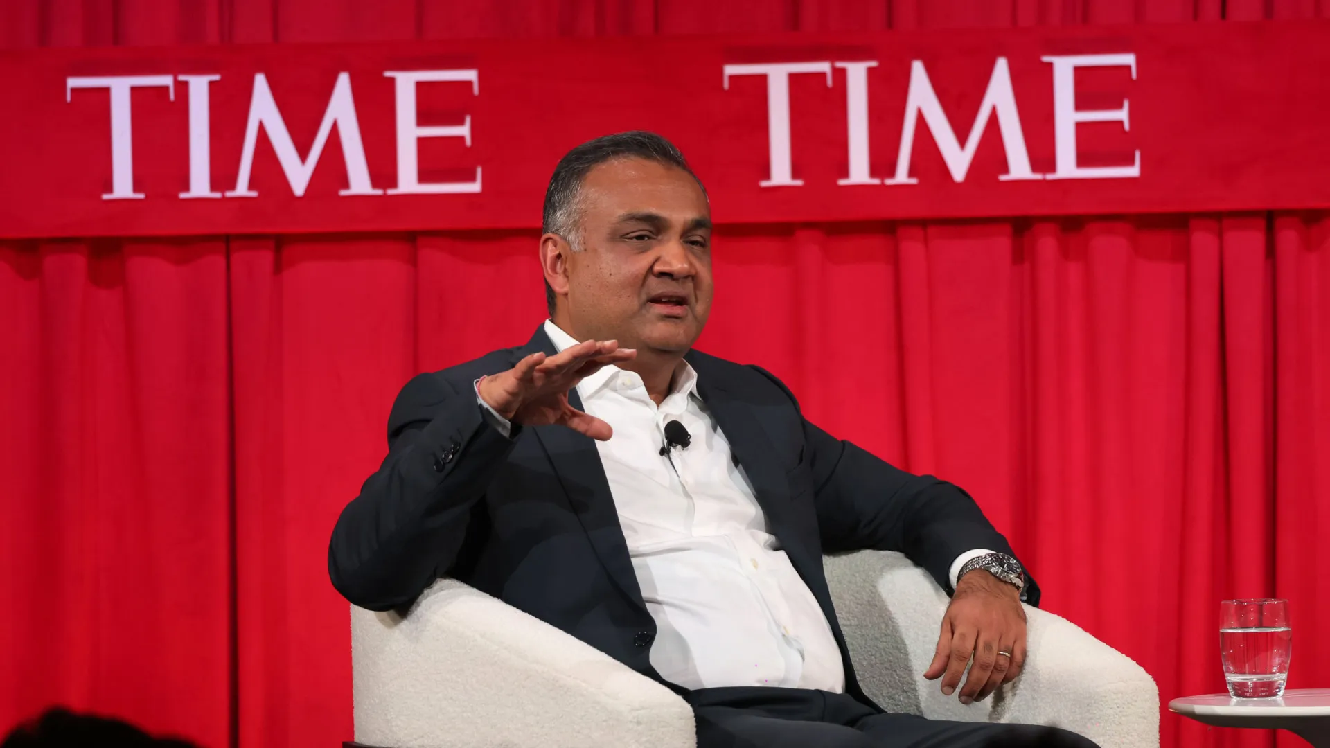 
                    CEO do YouTube diz que plataforma não será “lixo de IA”
                