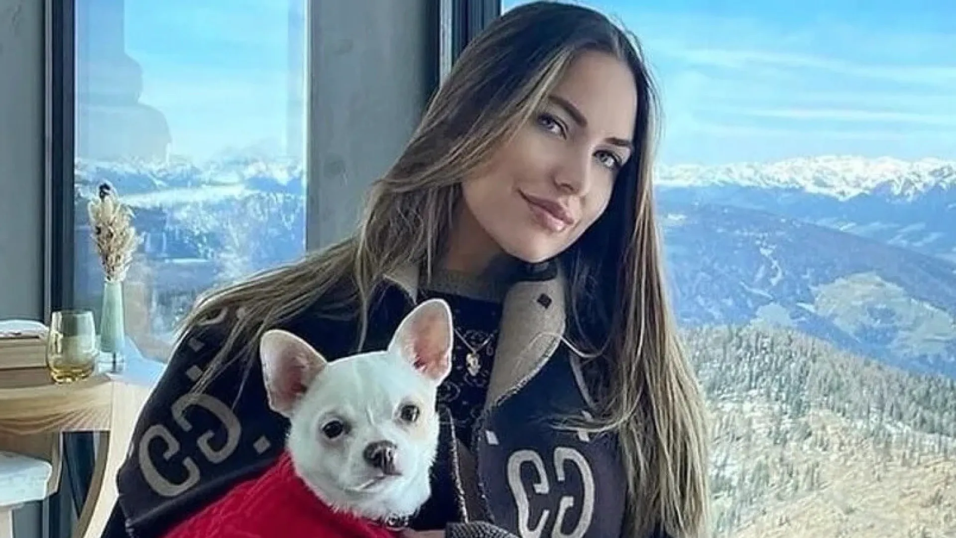 Modelo assassinada tem cabeça levada de túmulo