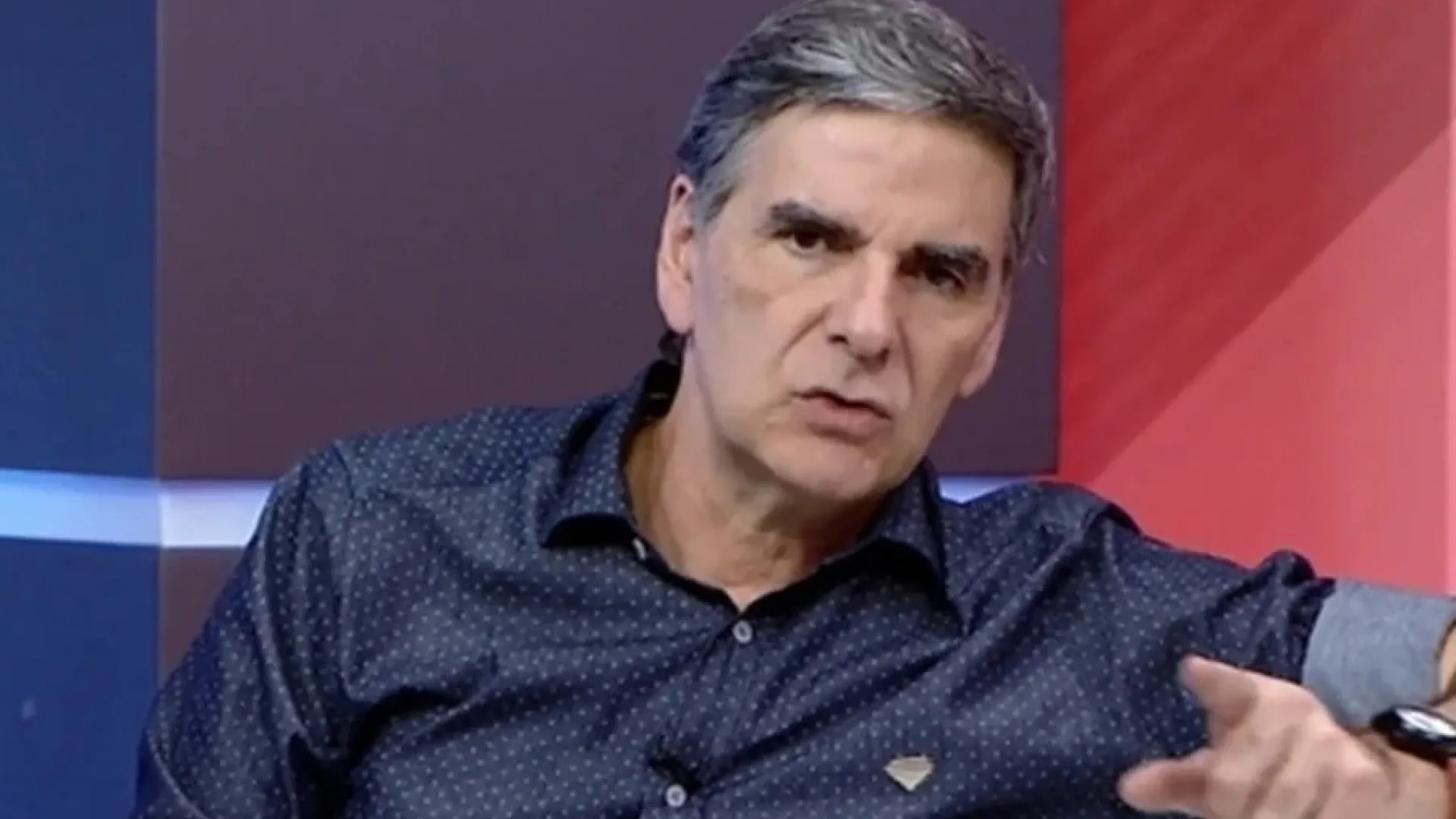 
                    Ex-apresentador esportivo revela dificuldades: 'Estou extremamente pobre'
                