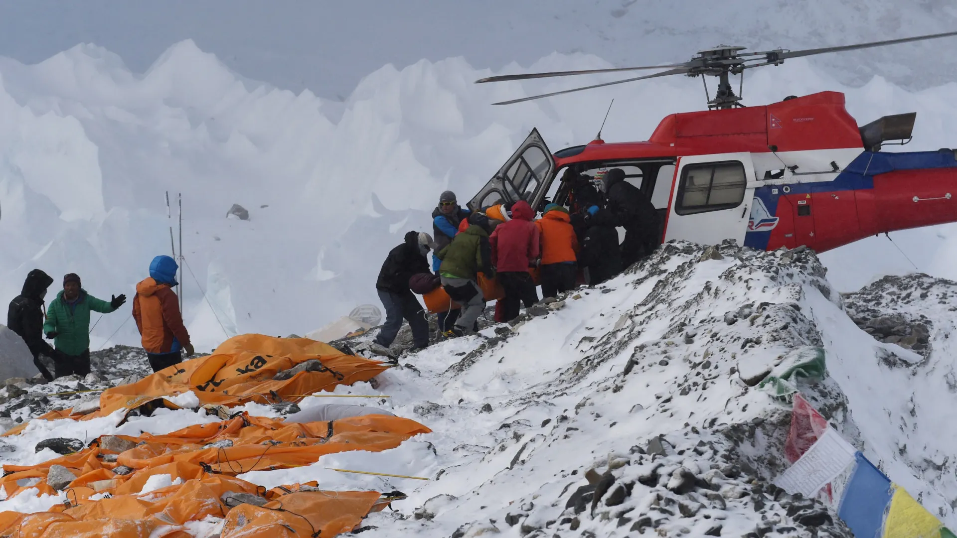 
                    Everest: guias teriam envenenado alpinistas para receber seguro fraudado
                