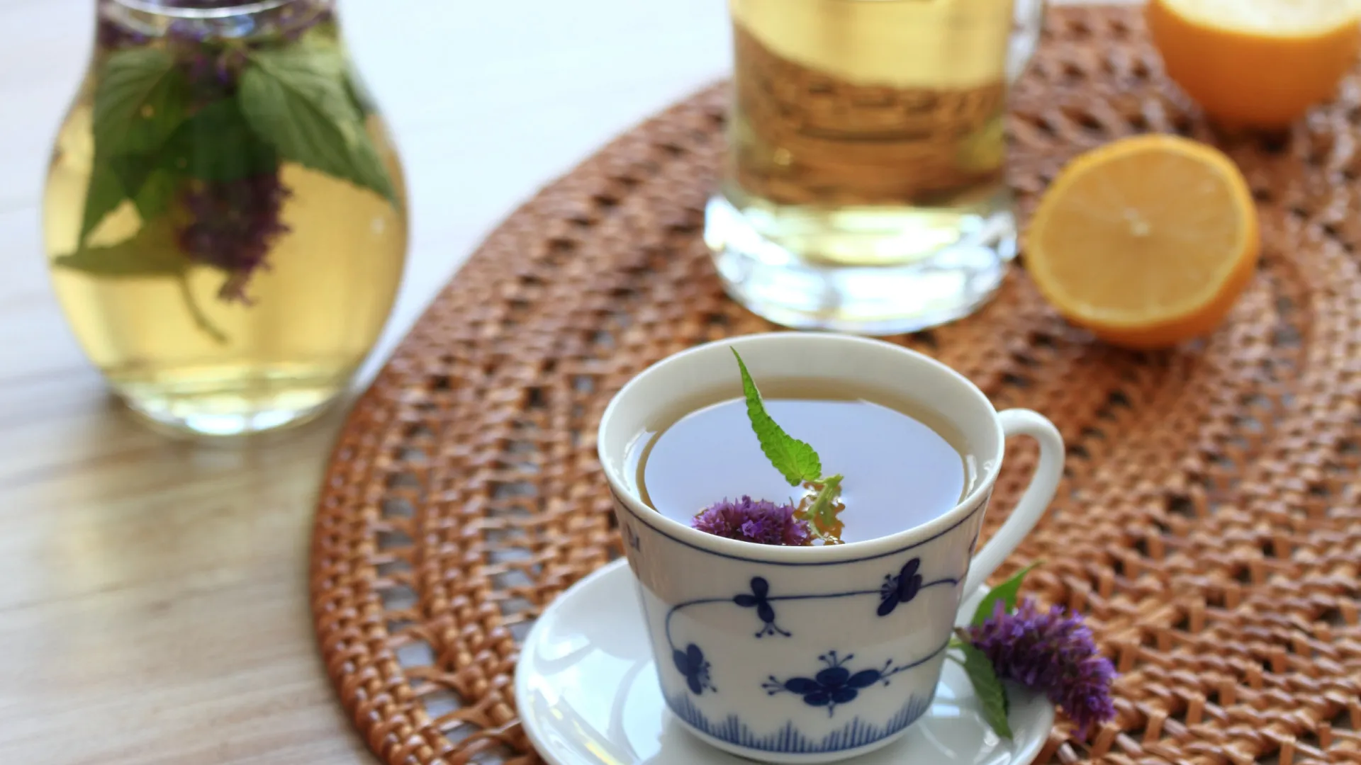 
                    Comeu demais? Três chás que ajudam a melhorar a digestão
                