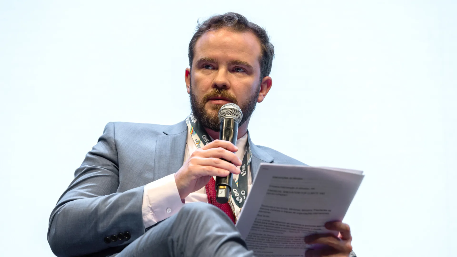 
                    Durigan assume Fazenda sob pressão fiscal e herda desafios de Haddad
                