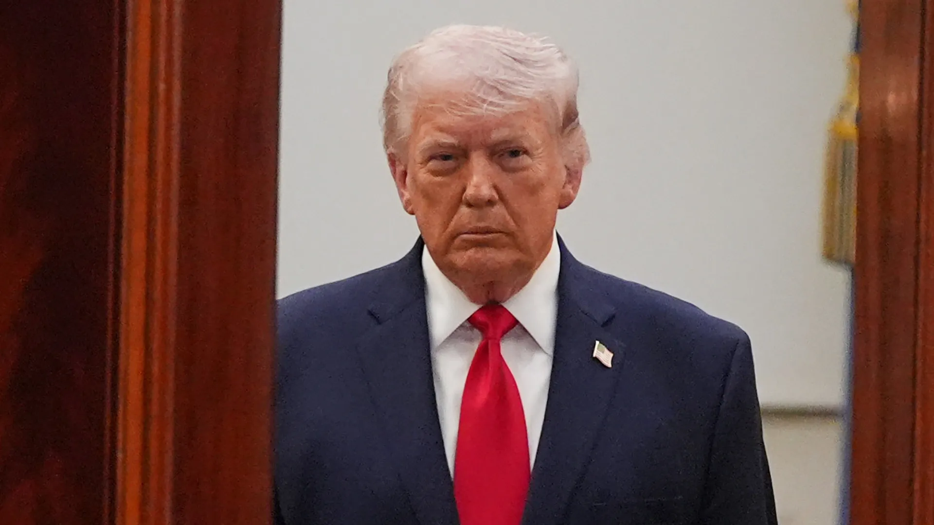 
                    Prazo de Trump para reabertura do estreito de Ormuz termina hoje
                