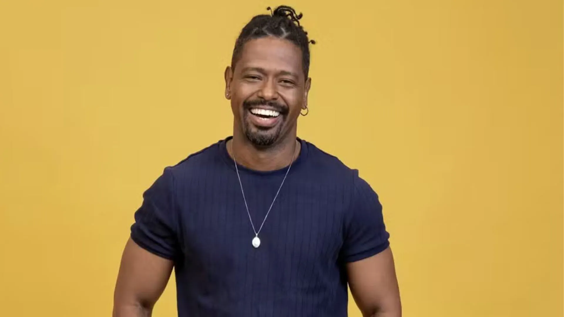 
                    BBB 26: Após exames médicos, Leandro retorna ao reality e diz que foi 'só um susto'
                