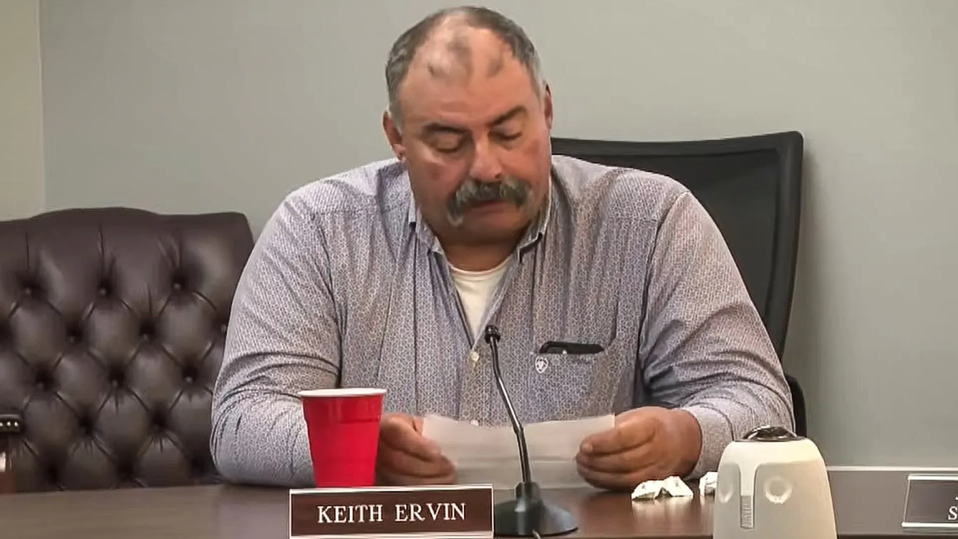 
                    “Nossa, você é gostosa”, diz conselheiro a estudante em reunião nos EUA
                