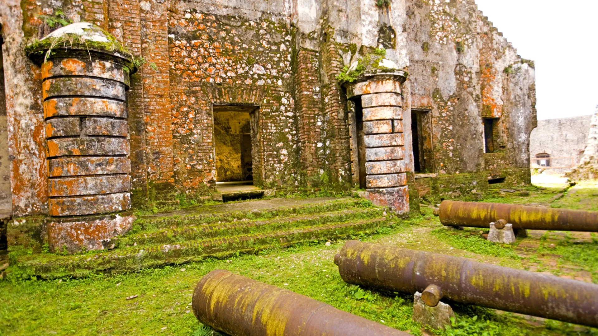 
                    Haiti decreta três dias de luto após morte de 25 pessoas em ponto turístico
                