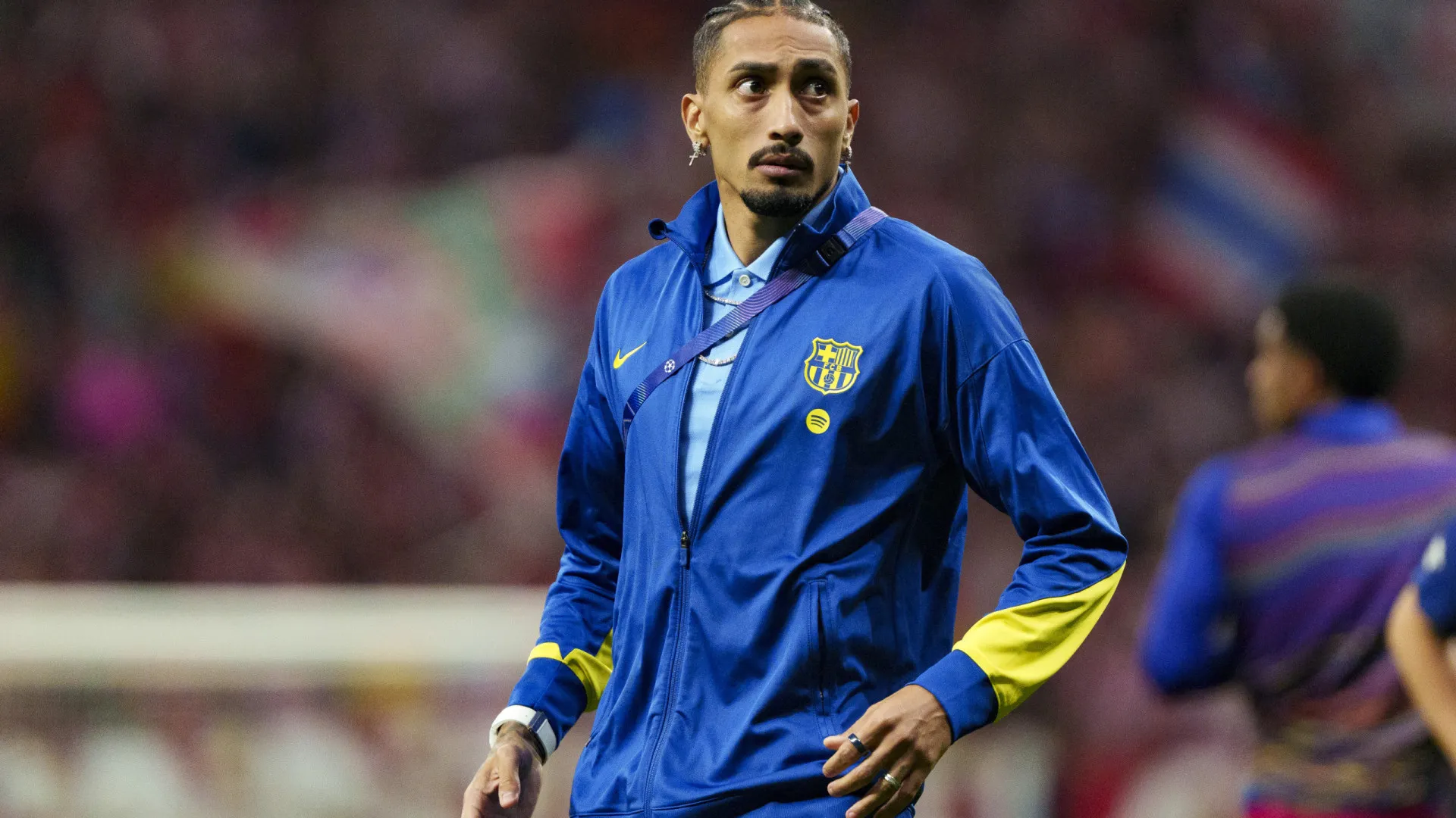 
                    “Foi um roubo”, dispara Raphinha após queda do Barça na Champions
                