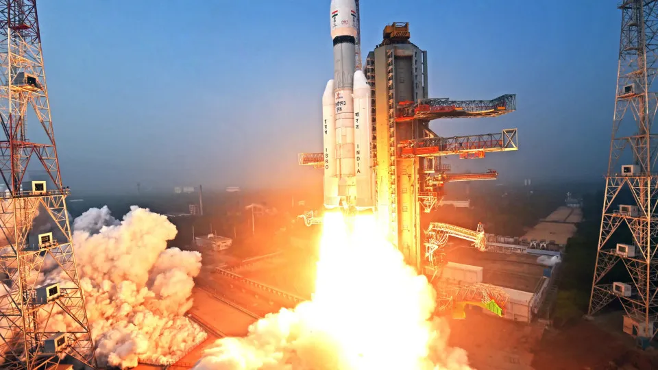Explosão de satélites pode transformar o céu noturno, alerta estudo