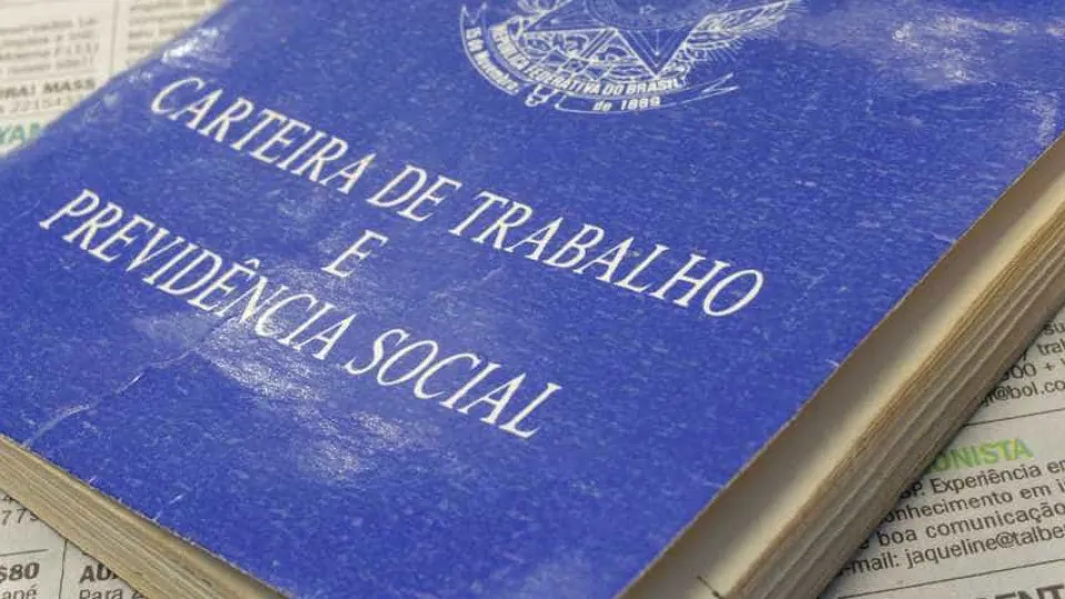 Desemprego recua a 5,4% e tem menor taxa até junho na série histórica