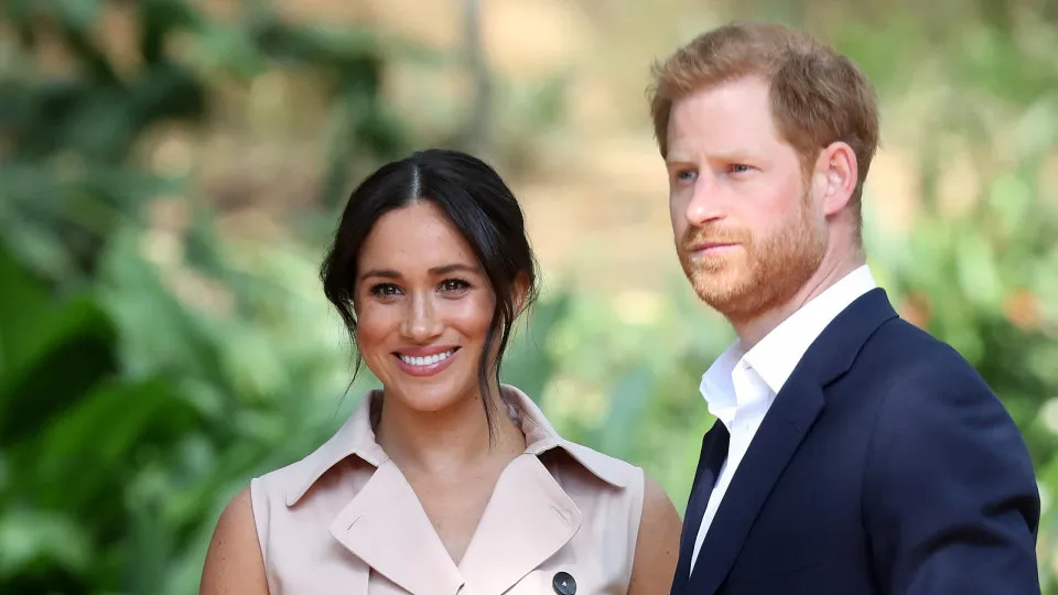 Harry e Meghan voltam ao Reino Unido com filhos após seis anos nos EUA