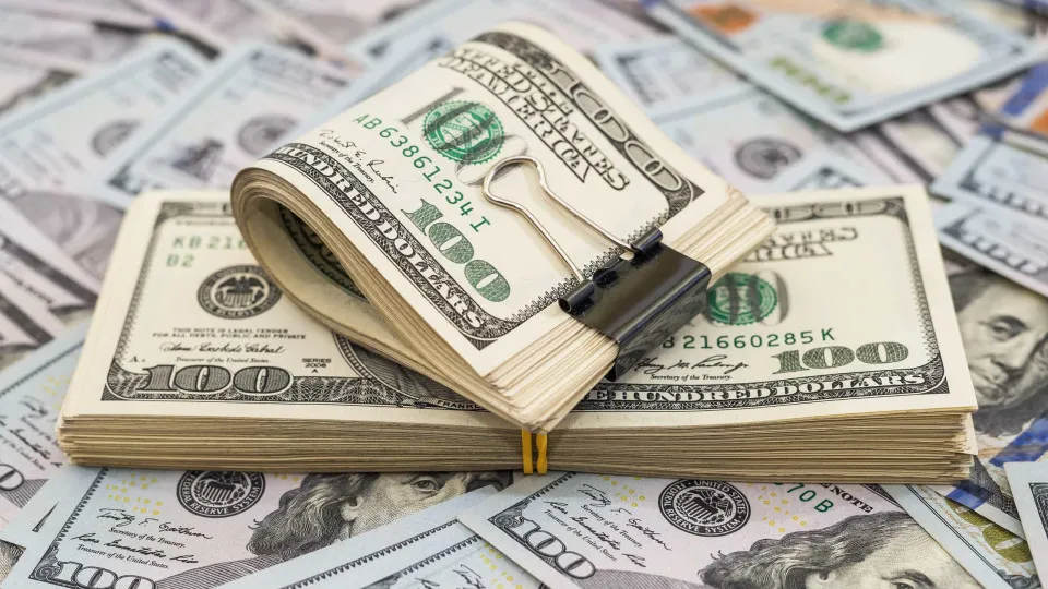 Dólar recua a R$ 5,16 e Bolsa sobe 1% com recompra de títulos dos EUA e ata do Fed no radar