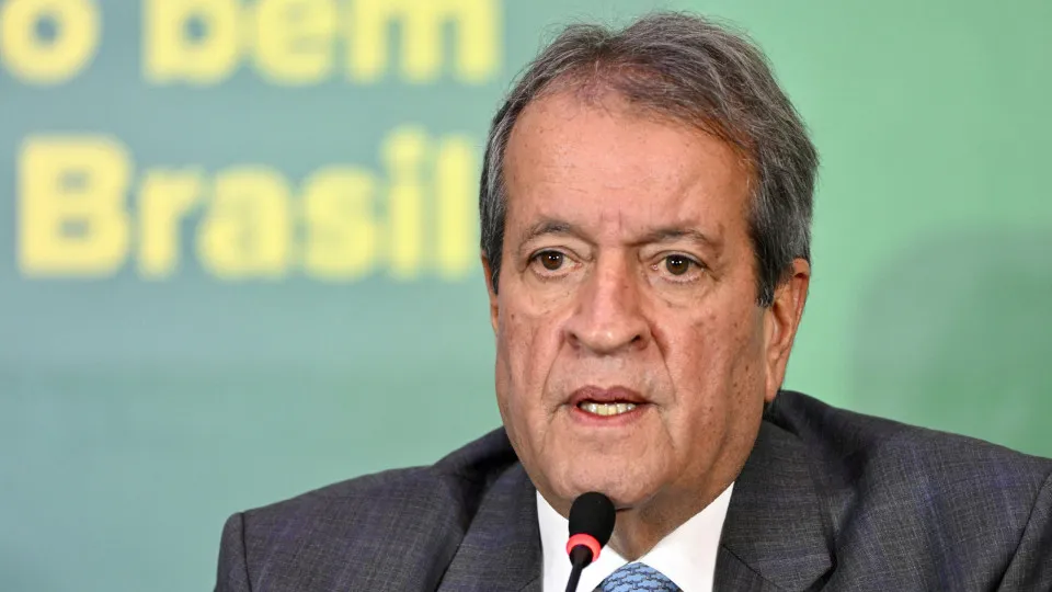 Dino afirma que Valdemar desviou R$ 119 milhões do orçamento secreto e pede bloqueio de bens