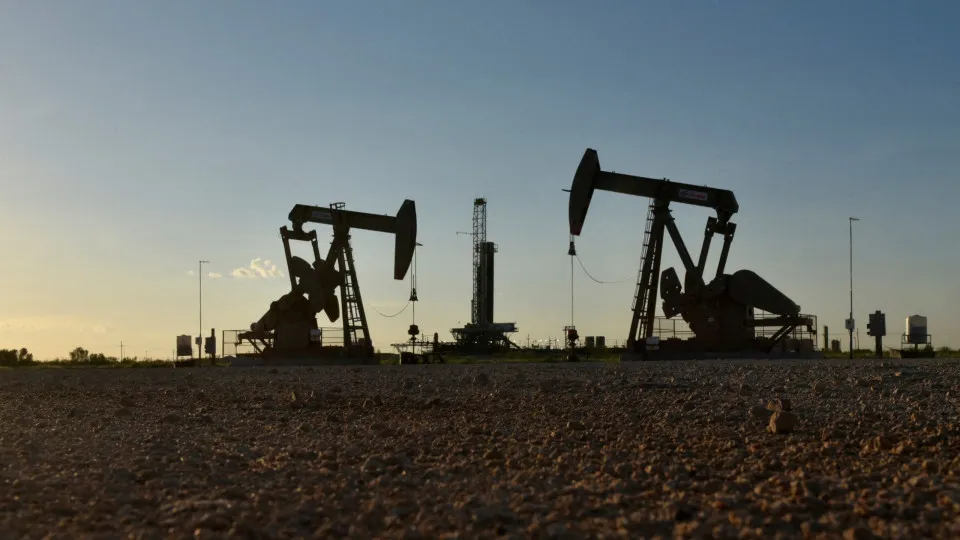 Petróleo sobe mais de 5% e aumenta US$ 10 em dois dias com acirramento do conflito no Irã