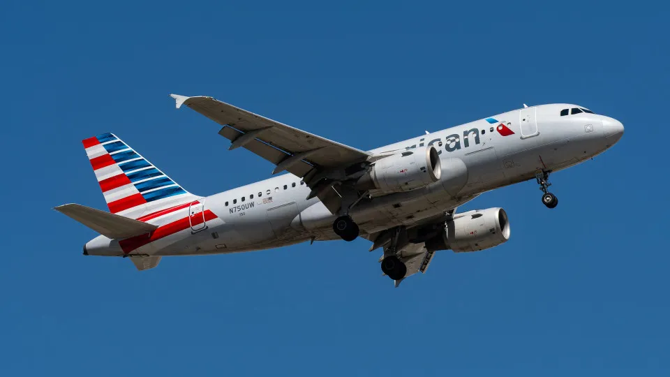 American Airlines lucra mais que o esperado, mas prevê prejuízo no 3ºtri; ação cai 3,5%