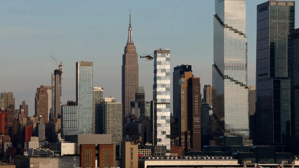 Casal é preso após subir ao topo do Empire State Building em Nova York