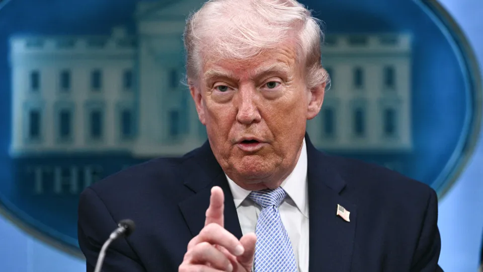 Quero dar última chance antes de decapitação, diz Trump sobre Irã