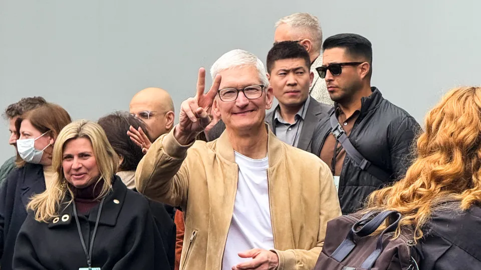 Apple supera Nvidia e reconquista título de empresa mais valiosa do mundo