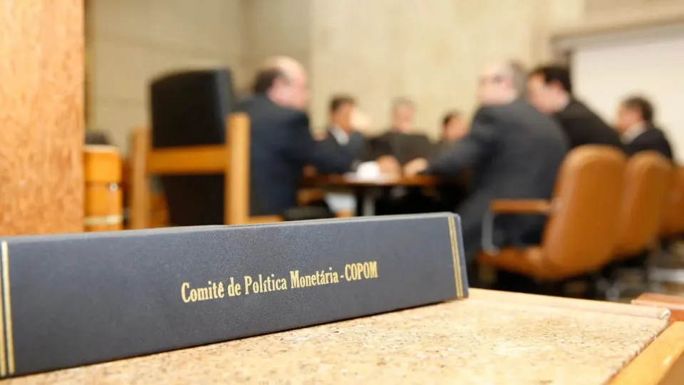 Copom inicia reunião que definirá taxa básica de juros