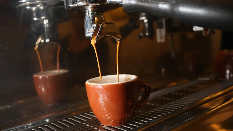 O que acontece no corpo quando bebemos café (e quando paramos de tomar)