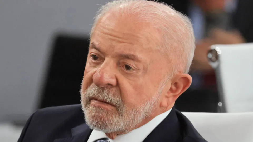 Lula defende investimento em defesa para 'ninguém meter nariz no nosso país'