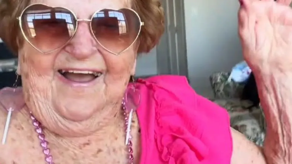 Asilo ameaça expulsar influencer de 96 anos devido a festas "agitadas"