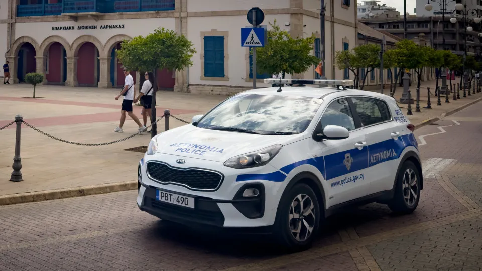 Pai é preso após filho cair de 4º andar e morrer durante brincadeira