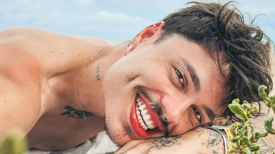 Bomtalvão fala de depressão, ansiedade e seletividade alimentar em peça sobre sua vida