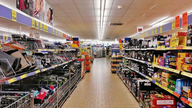 Vendas nos supermercados caem 0,96% 