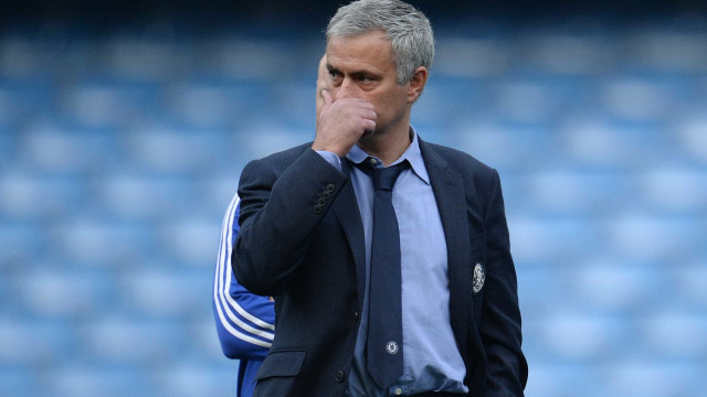 Mourinho 'foge' de perguntas após derrota, mas poupa fãs