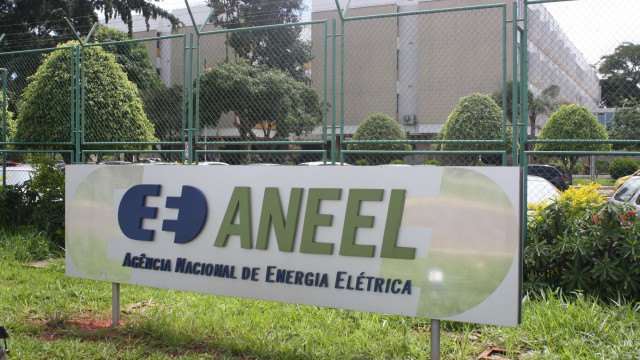 Aneel aprova modelo de contrato para renovação das concessões