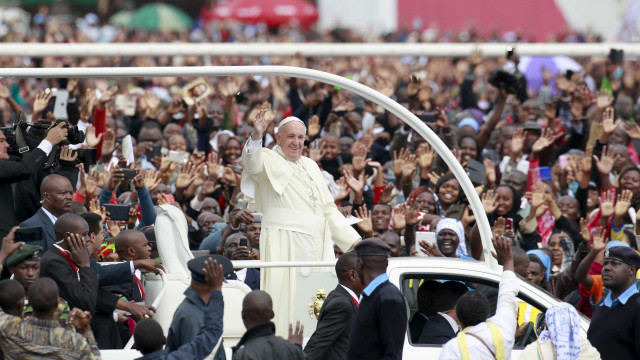 Papa critica arrogância dos homens
e o desprezo às mulheres