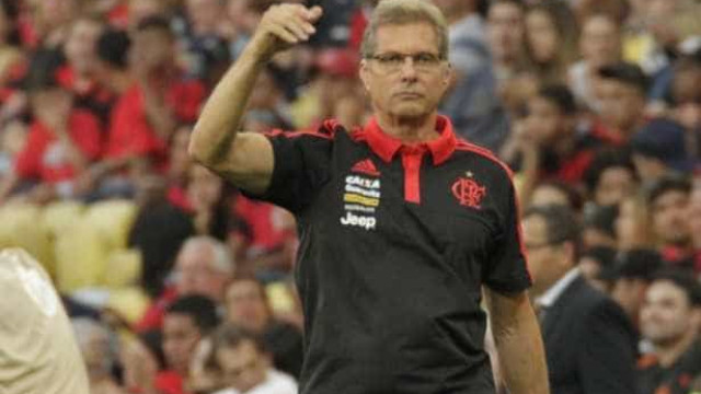 Oswaldo crê em Flamengo no G4 e exalta futebol do Santos
