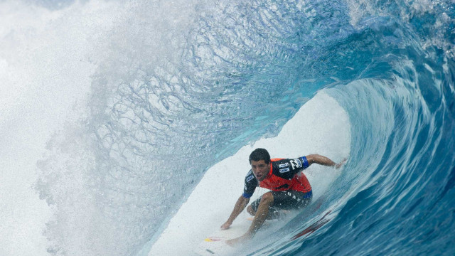 Com ajuda de Medina, Mineirinho é campeão de surfe pela 1ª vez