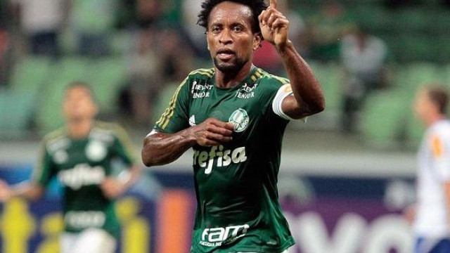 Arouca e Zé Roberto voltam a ser relacionados no Palmeiras