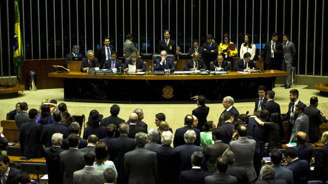 Partidos já articulam nova eleição após
saída de Cunha