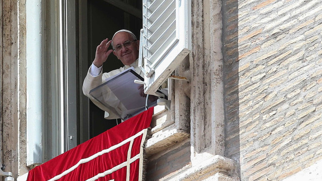 Papa Francisco pede mais respeito por normas trabalhistas