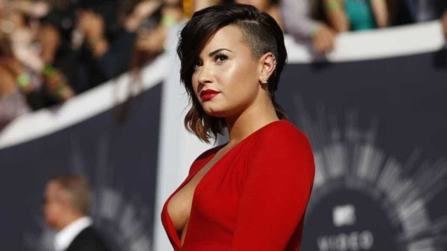 "Não diz respeito a ninguém", diz 
Demi Lovato sobre casamento