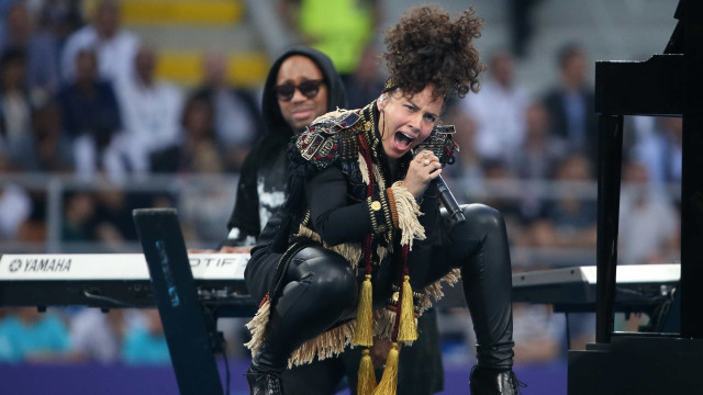 Alicia Keys e Andrea Bocelli 
fazem show na final da Champions