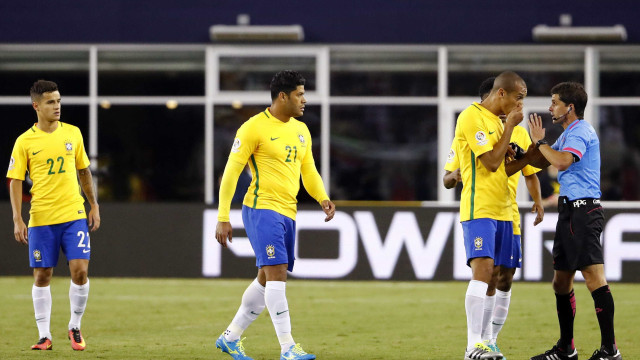 Árbitro que assinalou gol irregular 
do Peru está fora da Copa América