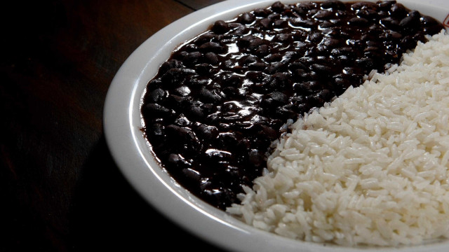 Assim como feijão, arroz deve seguir alta e 
deixar pf mais caro
