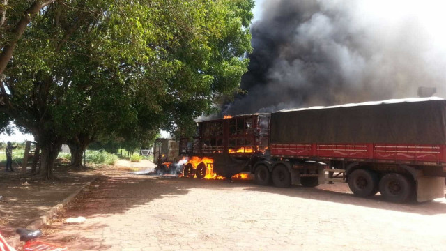 Mulher ateia fogo em caminhão do marido após suposta traição