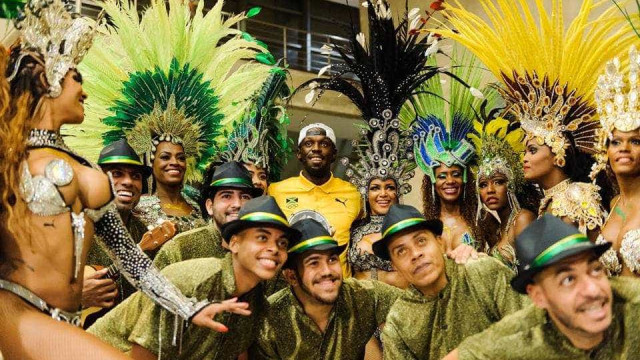 Usain Bolt aprende a sambar na Barra da Tijuca; confira!