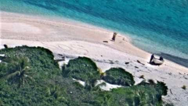 Casal se perde em ilha deserta, escreve 
'S.O.S.' na areia e é encontrado